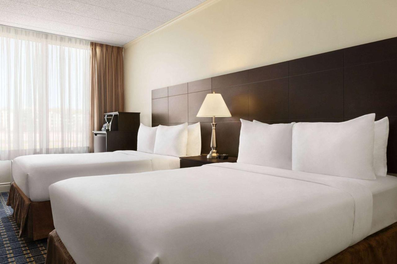 ทราเวลลอดจ์ โฮเทล แอนด์ คอนเวนชัน เซ็นเตอร์ ควิเบก ซิตี้ Hotel ควิเบกซิตี้ ภายนอก รูปภาพ