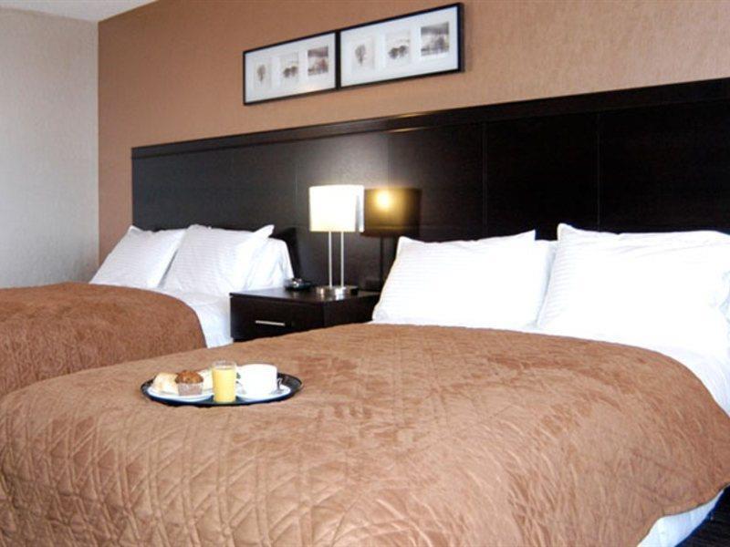 ทราเวลลอดจ์ โฮเทล แอนด์ คอนเวนชัน เซ็นเตอร์ ควิเบก ซิตี้ Hotel ควิเบกซิตี้ ภายนอก รูปภาพ